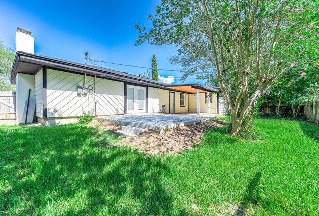 2113 21st Avenue N, Texas City, TX 77590