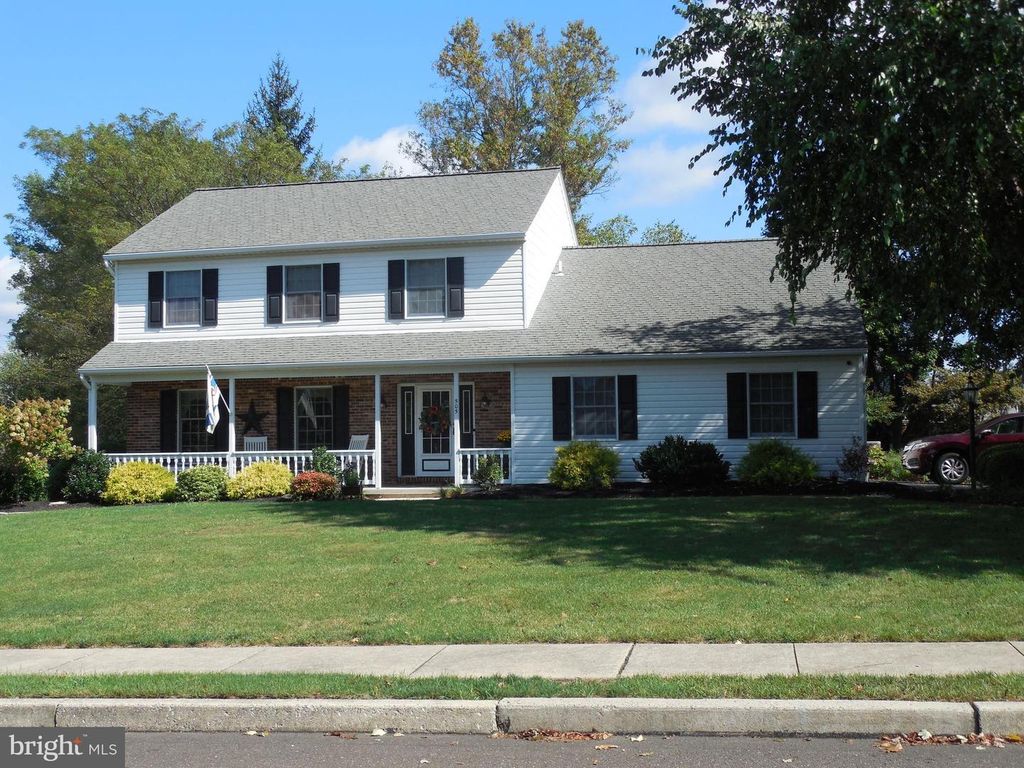 505 NOB HILL DR, Perkasie, PA 18944