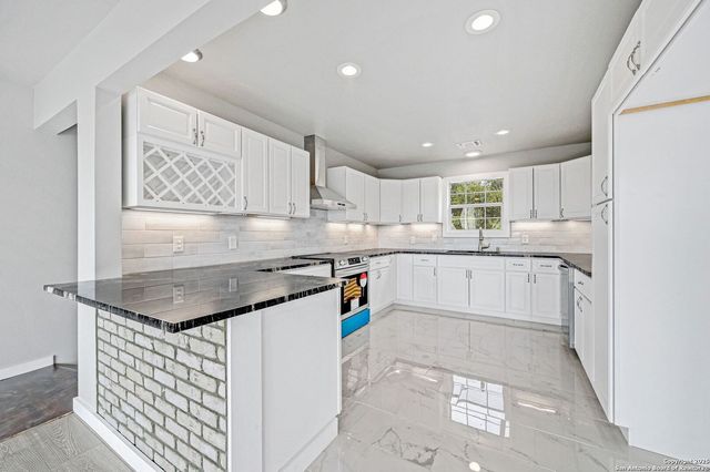 354 Lake Forest, Canyon Lake, TX 78133