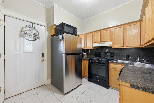 2555 AVENUE C Avenue, Council Bluffs, IA 51501