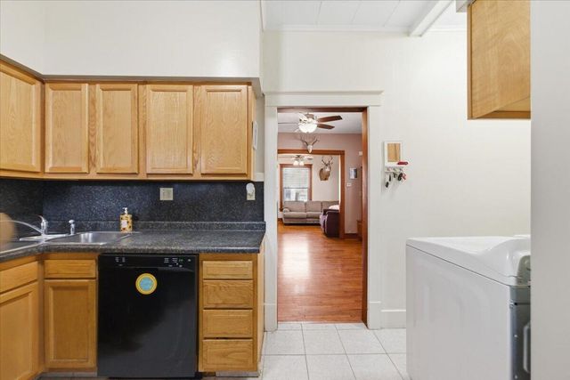 2555 AVENUE C Avenue, Council Bluffs, IA 51501