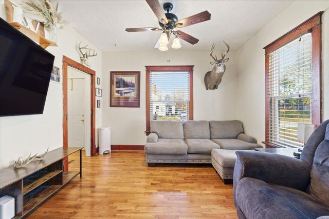 2555 AVENUE C Avenue, Council Bluffs, IA 51501