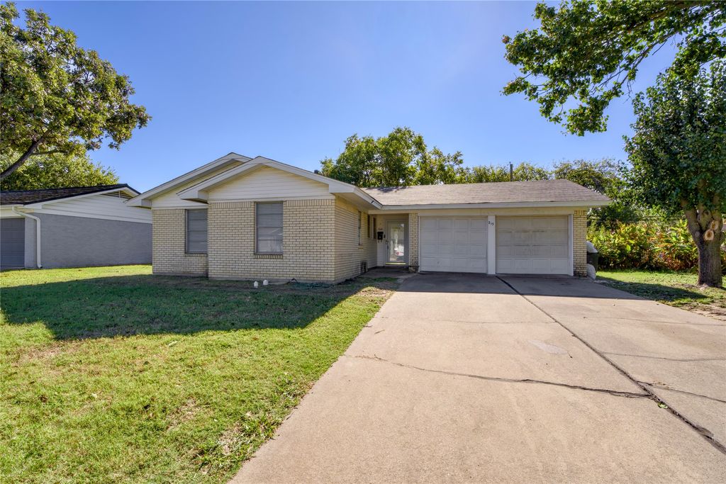 213 Murphy Road, Burleson, TX 76028