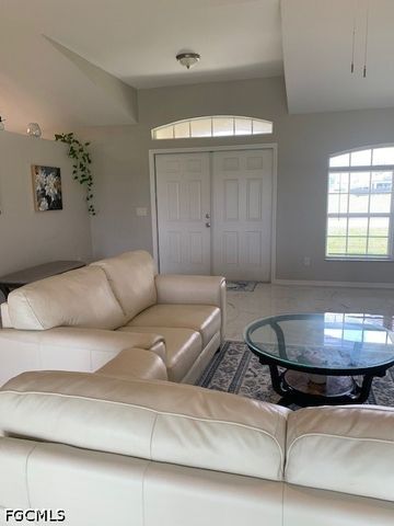 420 NE 15th TER, Cape Coral, FL 33909