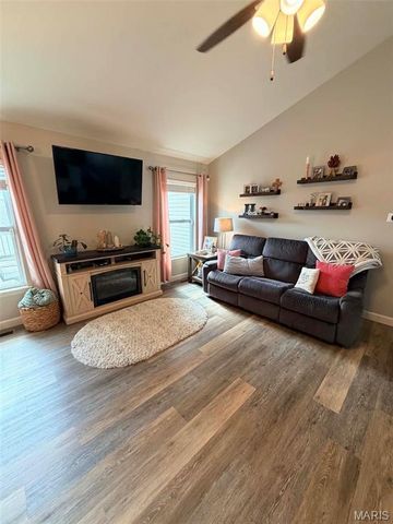 1716 Meade Court, Pacific, MO 63069