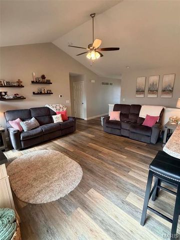 1716 Meade Court, Pacific, MO 63069