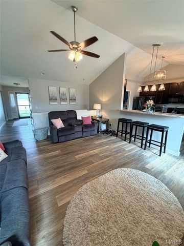 1716 Meade Court, Pacific, MO 63069