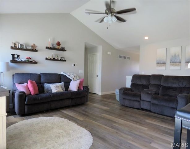 1716 Meade Court, Pacific, MO 63069