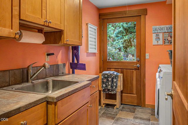 60947 Garnet Street, Bend, OR 97702