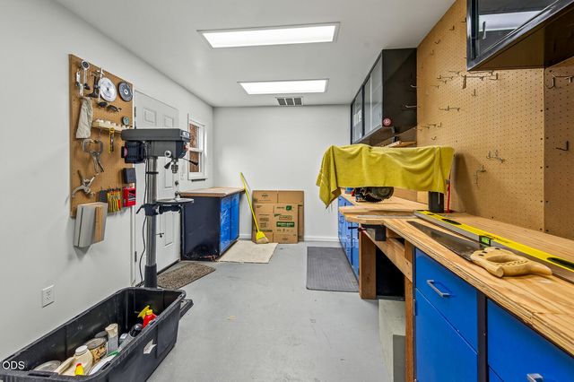 60947 Garnet Street, Bend, OR 97702