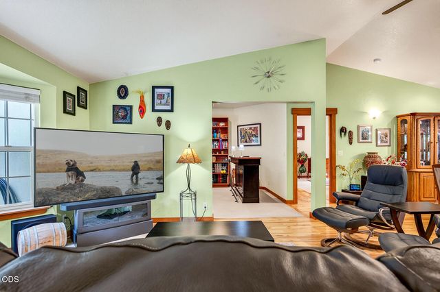 60947 Garnet Street, Bend, OR 97702