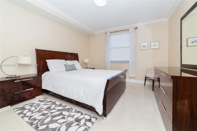 17100 N Bay Rd 1815, Sunny Isles Beach, FL 33160