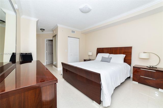 17100 N Bay Rd 1815, Sunny Isles Beach, FL 33160