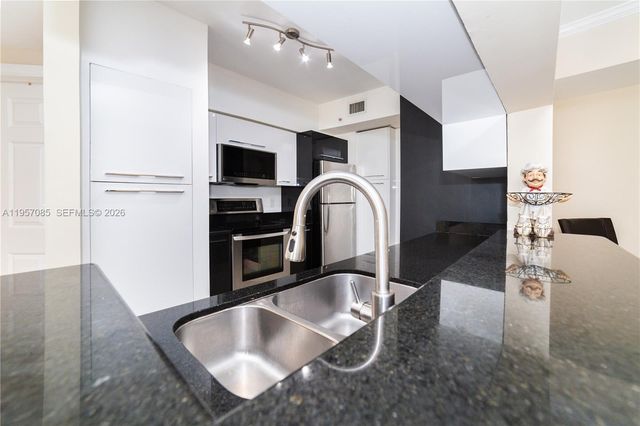 17100 N Bay Rd 1815, Sunny Isles Beach, FL 33160