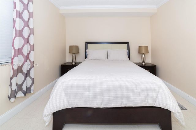 17100 N Bay Rd 1815, Sunny Isles Beach, FL 33160