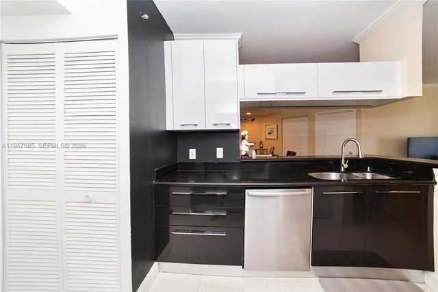 17100 N Bay Rd 1815, Sunny Isles Beach, FL 33160