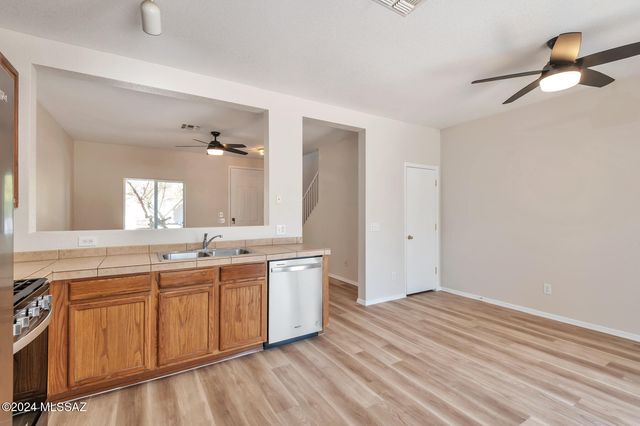 4262 E Deer Dancer Way, Tucson, AZ 85712