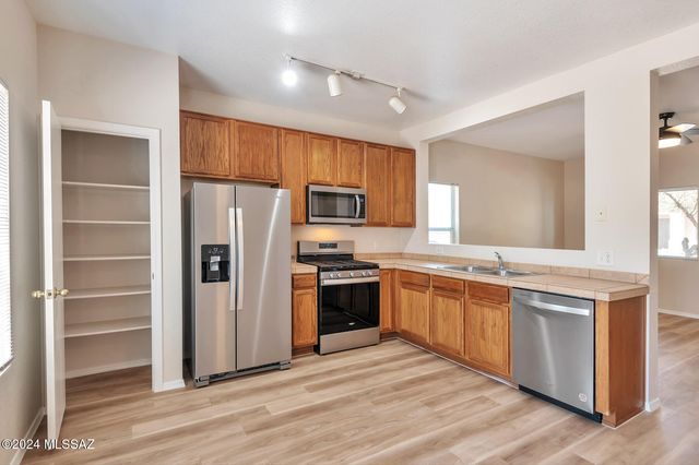 4262 E Deer Dancer Way, Tucson, AZ 85712