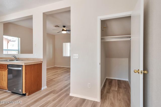 4262 E Deer Dancer Way, Tucson, AZ 85712