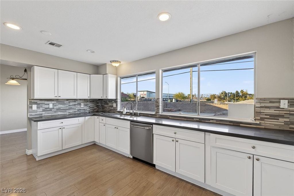 Image 14 of property listing at 3670 La Junta Drive, Las Vegas, NV 89120