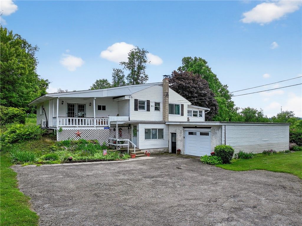 468 Crest Dr, Delmont, PA 15626