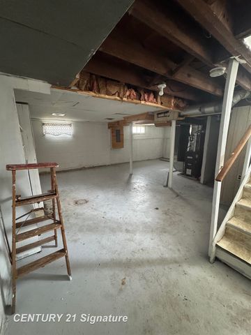 1724 State Street, Saginaw, MI 48602