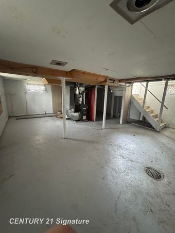 1724 State Street, Saginaw, MI 48602