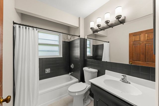 2308 Crabtree Avenue, Woodridge, IL 60517