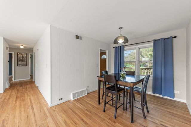 2308 Crabtree Avenue, Woodridge, IL 60517