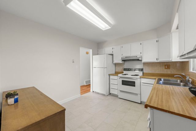 2308 Crabtree Avenue, Woodridge, IL 60517