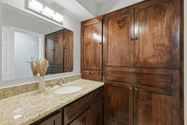 5919 Ollia Circle, Pasadena, TX 77505