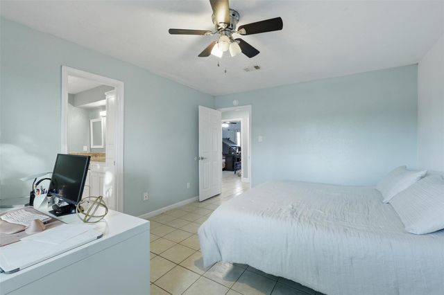 5919 Ollia Circle, Pasadena, TX 77505