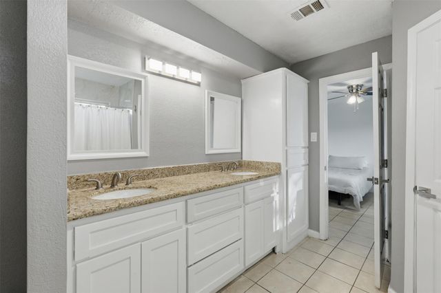 5919 Ollia Circle, Pasadena, TX 77505