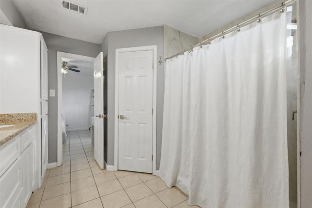 5919 Ollia Circle, Pasadena, TX 77505