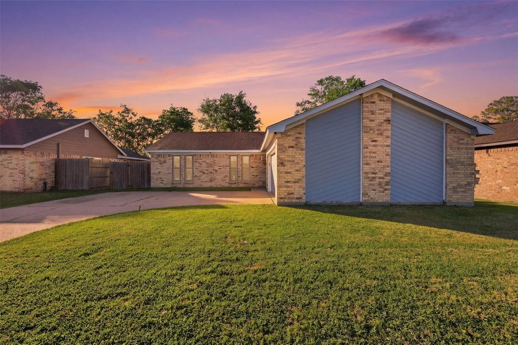 5919 Ollia Circle, Pasadena, TX 77505