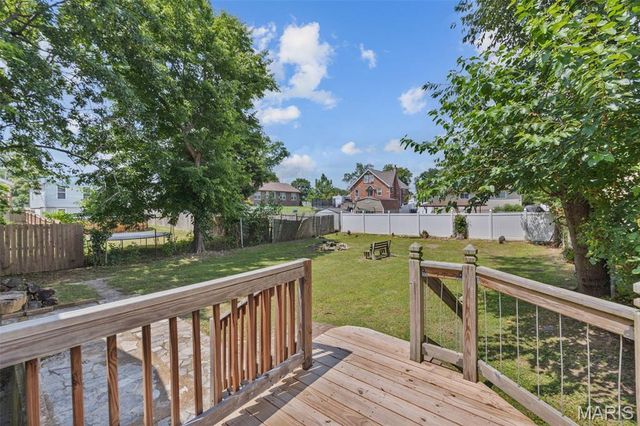 5347 Vine Avenue, St Louis, MO 63123