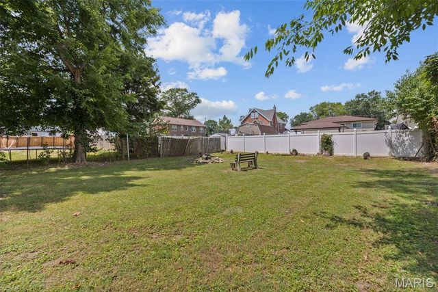 5347 Vine Avenue, St Louis, MO 63123