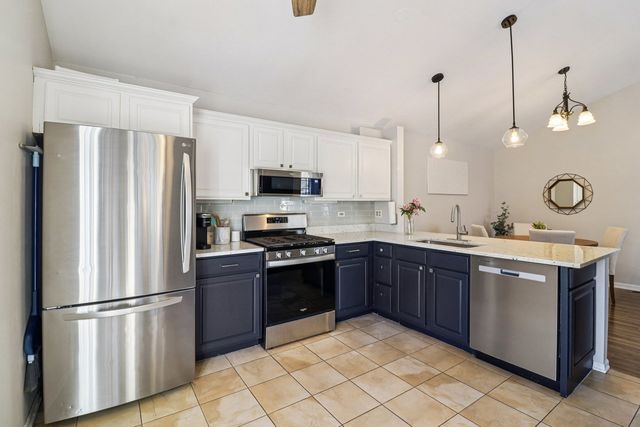 241 W Whispering Oaks Lane, Round Lake, IL 60073