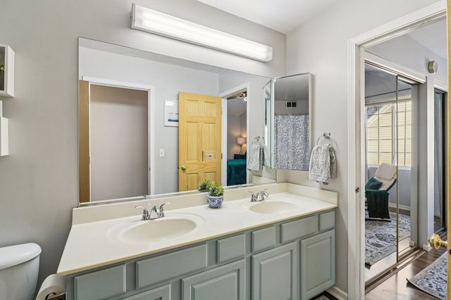 241 W Whispering Oaks Lane, Round Lake, IL 60073