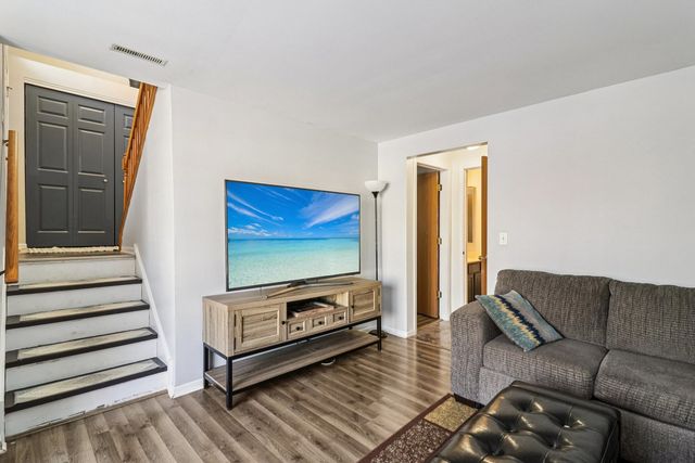 241 W Whispering Oaks Lane, Round Lake, IL 60073