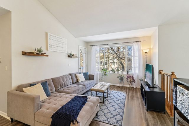 241 W Whispering Oaks Lane, Round Lake, IL 60073