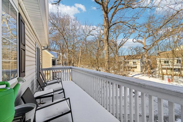 241 W Whispering Oaks Lane, Round Lake, IL 60073