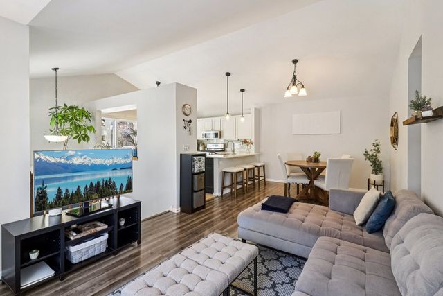 241 W Whispering Oaks Lane, Round Lake, IL 60073