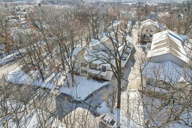 241 W Whispering Oaks Lane, Round Lake, IL 60073