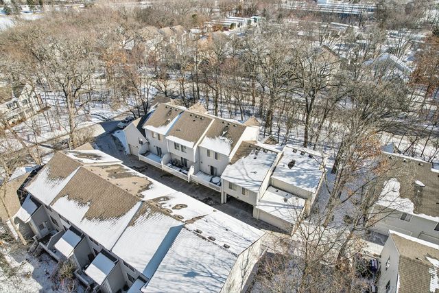 241 W Whispering Oaks Lane, Round Lake, IL 60073