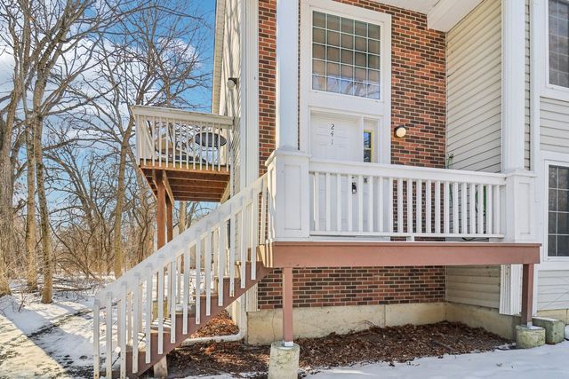 241 W Whispering Oaks Lane, Round Lake, IL 60073