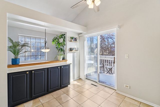 241 W Whispering Oaks Lane, Round Lake, IL 60073