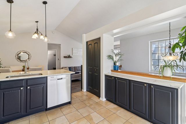 241 W Whispering Oaks Lane, Round Lake, IL 60073