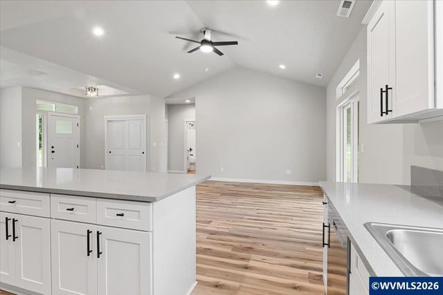 2426 Oak St, Lyons, OR 97358