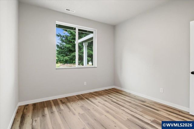 2426 Oak St, Lyons, OR 97358